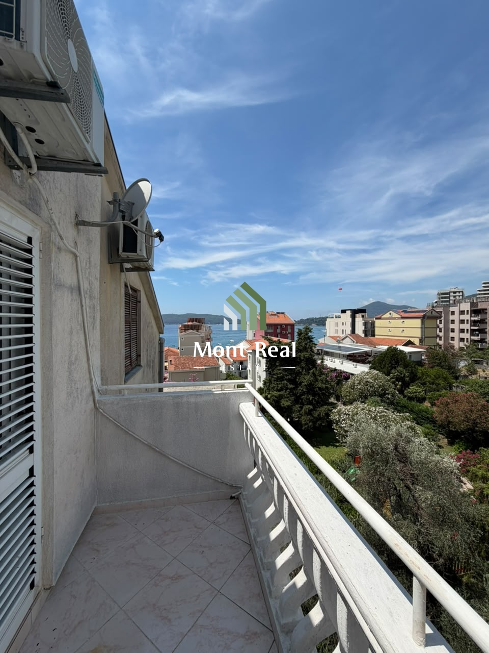 Trosoban duplex stan sa pogledom na more, minut od plaže u Rafailovićima – odlična investicija